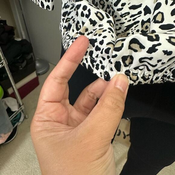 Chico’s Animal Print Button Down Tie front 3/4 Sleeve Top Wrinkle Resistant Sz S - Picture 5 of 9